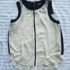 3/$15: Daisy Fuentes Top